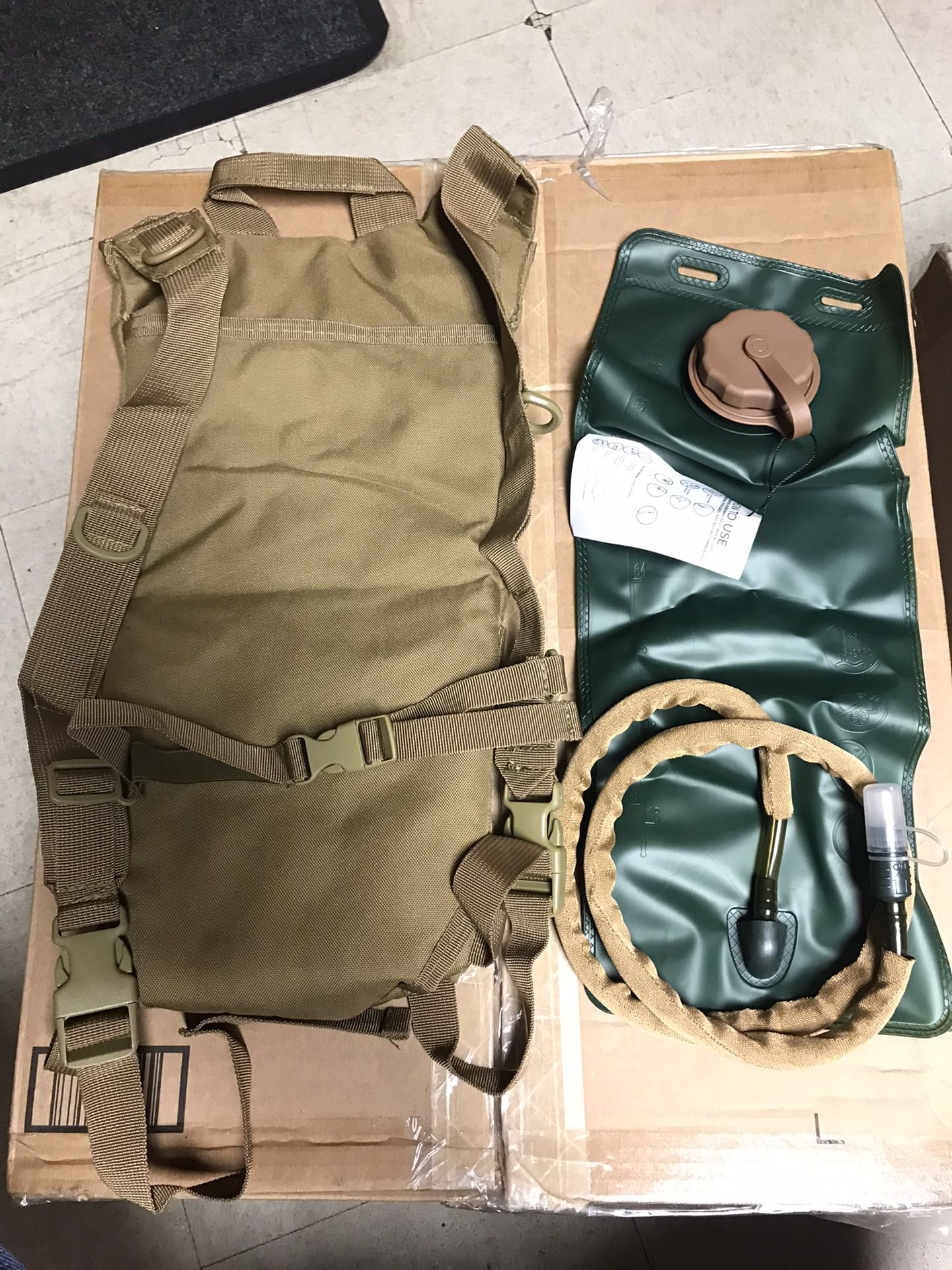 3L Hydration bladder bag backpack in Tan! Holds 3 liters of water capacity New in bag