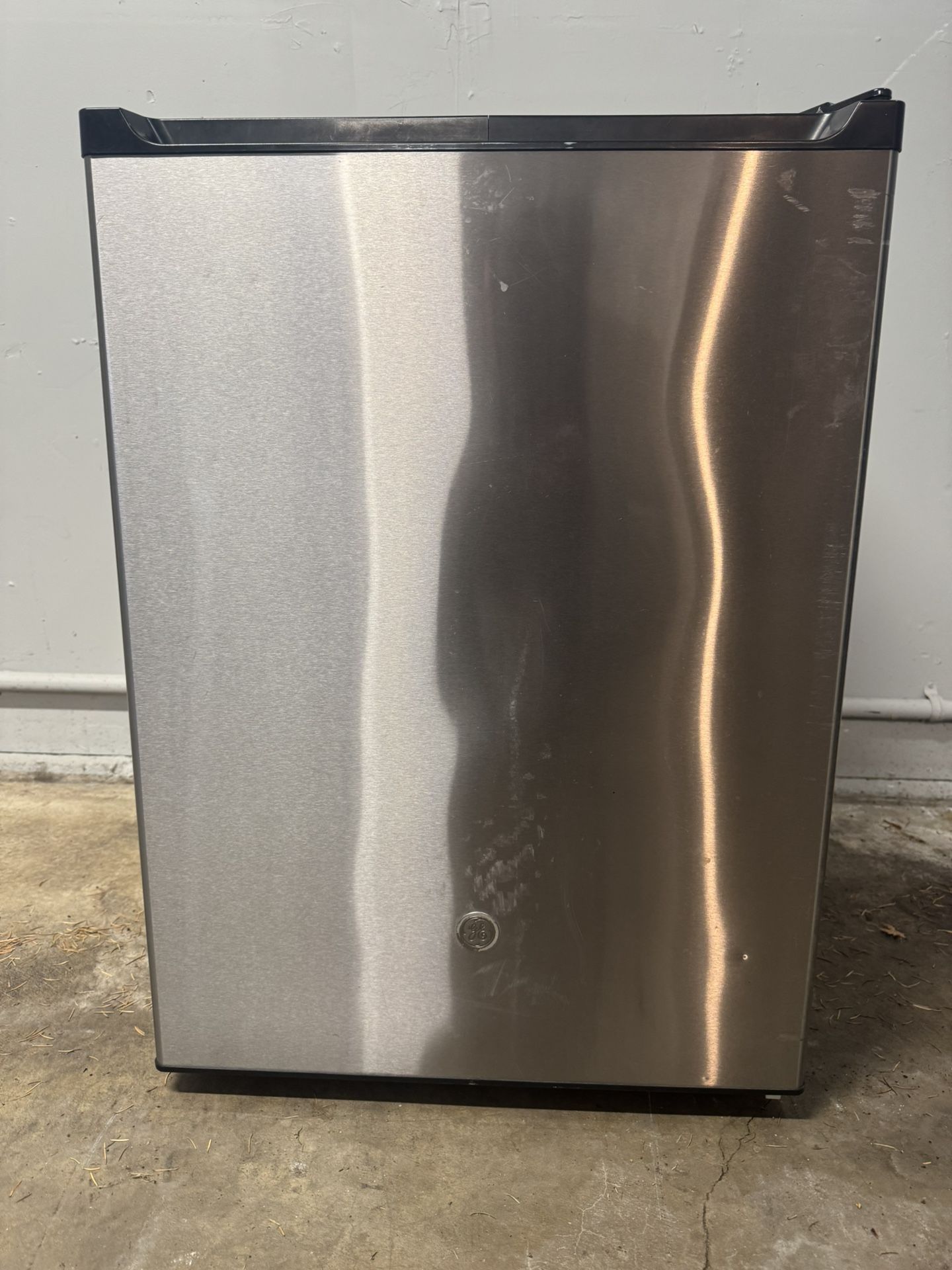 GE Mini Fridge / Freezer