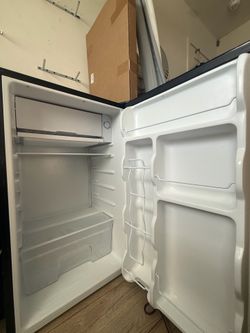 Upstreman 3.2 Cu Ft Mini Fridge w/ Freezer Excellent Condition