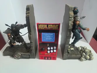 Mortal Kombat Collectors Bundle - Scorpion vs Sub-Zero Bookends + Mini Arcade Cabinet