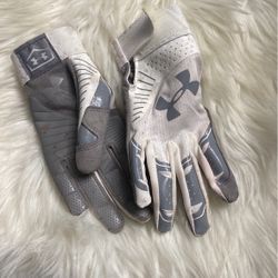Under Armour  Size Small Baseball Gloves 
