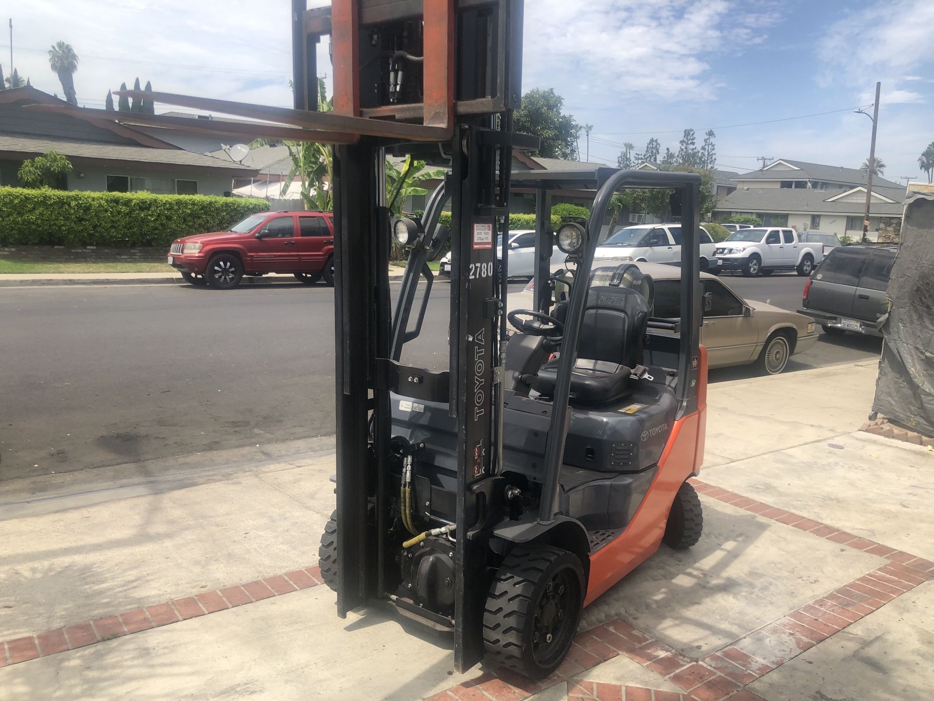 2012 Toyota forklift three stage mast side shift pneumatic tires 4000 lbs