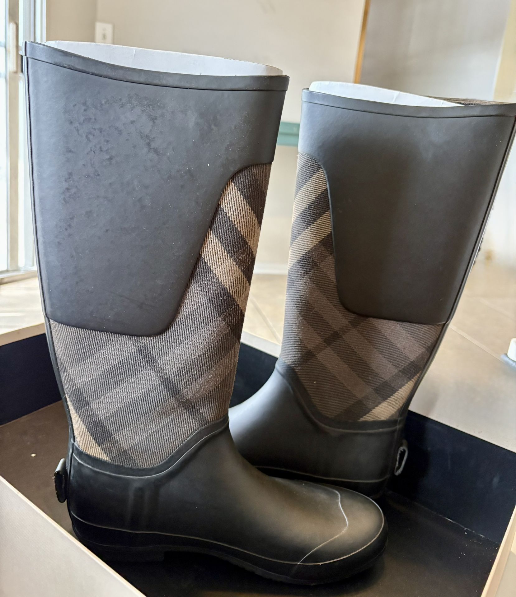 Burberry 100% Authentic Rain boots