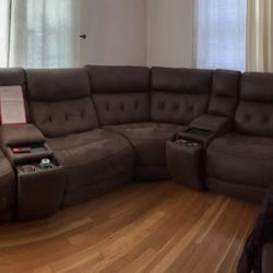Sectional Sofa w/power recliner
