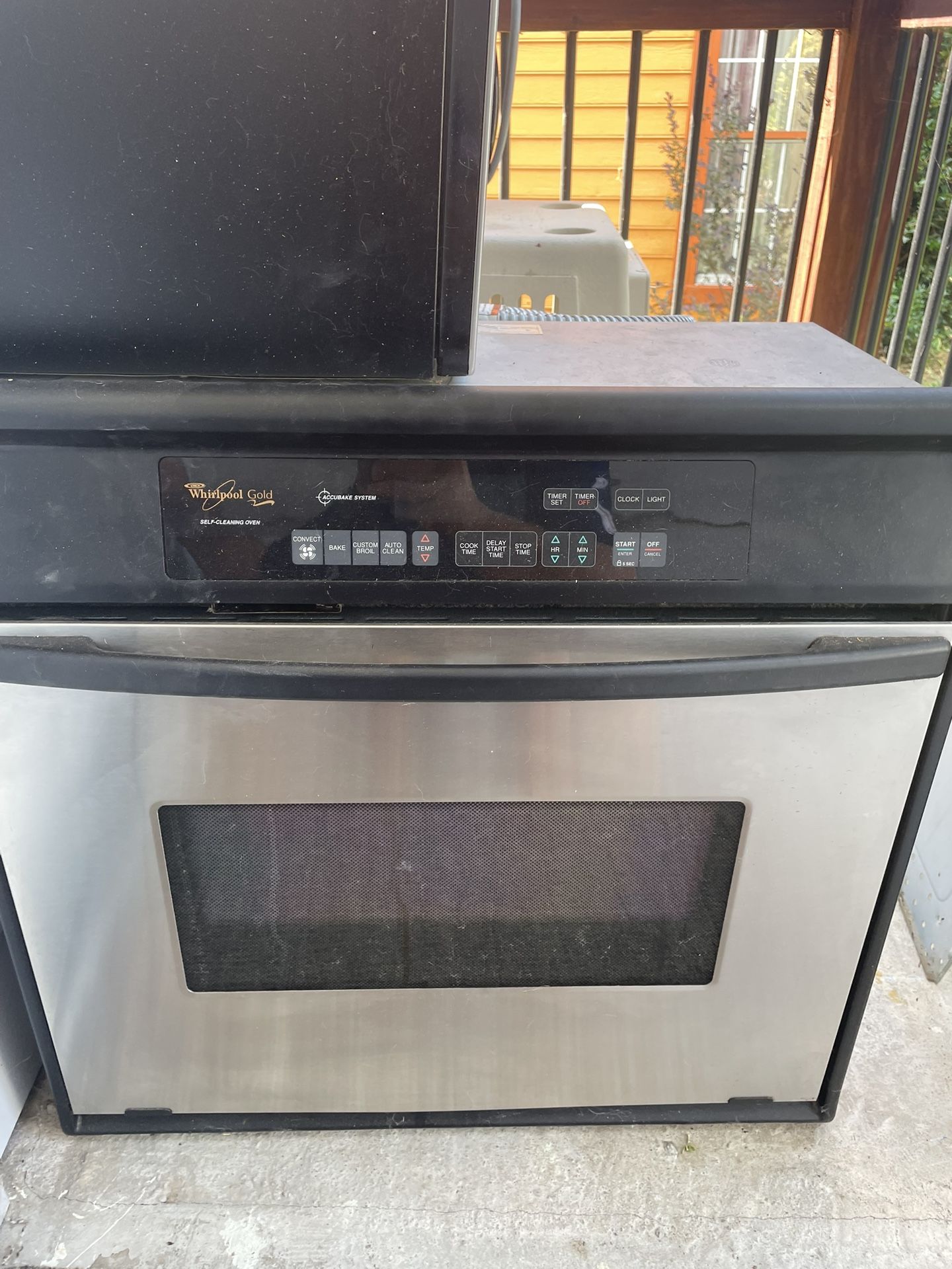 Whirlpool Electric Wall Owen 27.5x27.5