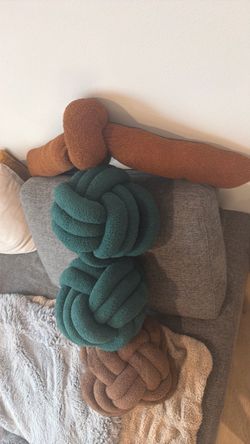 ✨ 4 Piece Luxury Decorative Pillow Set $30 for ALL 4! ✨