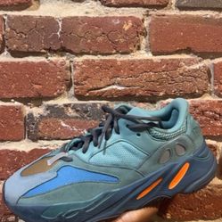 Yeezy 700 Azure Size 10.5