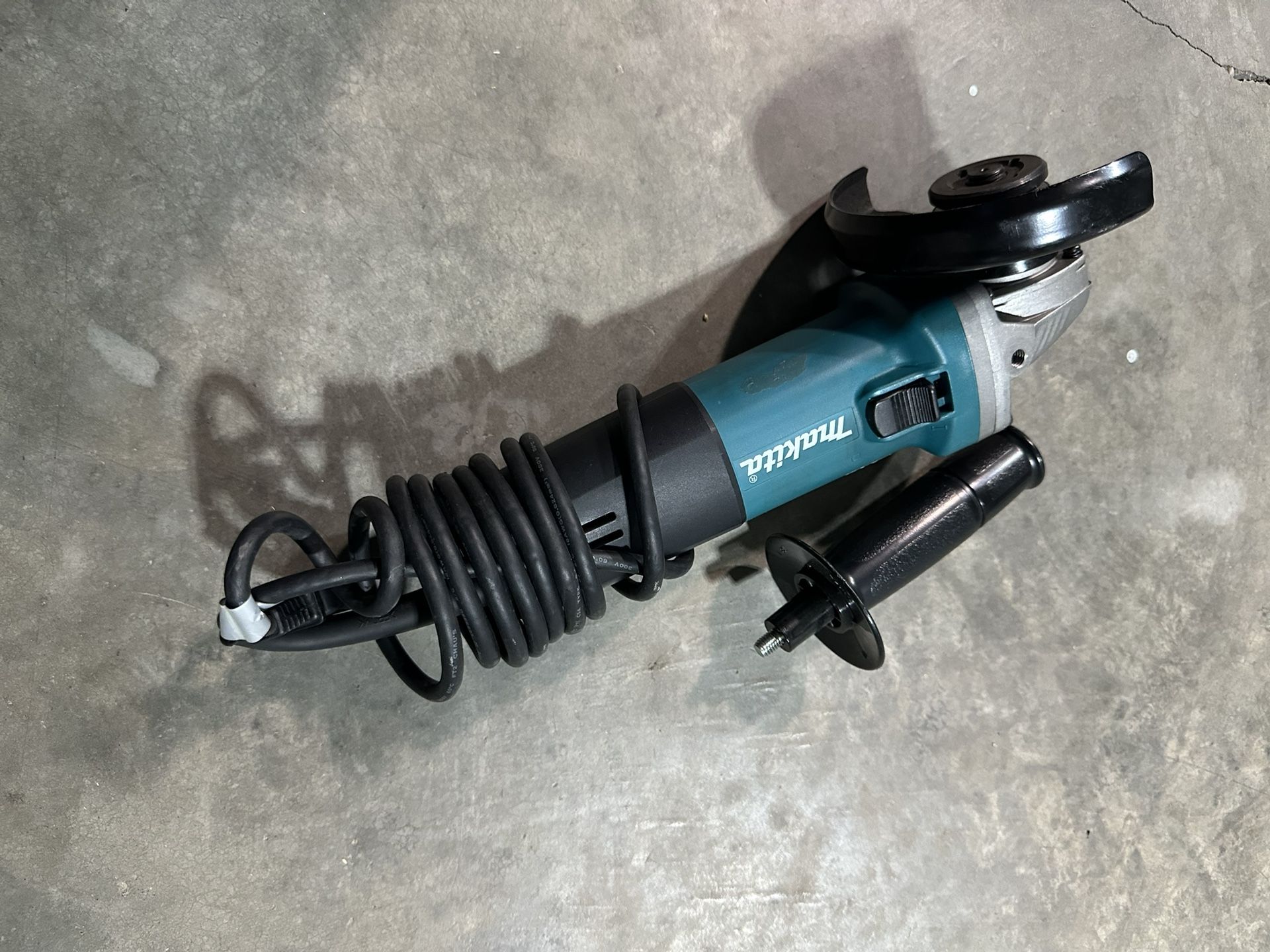 MAKITA Grinder