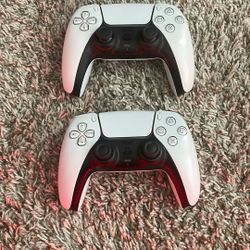 2 PS5 Controllers (READ BELOW)