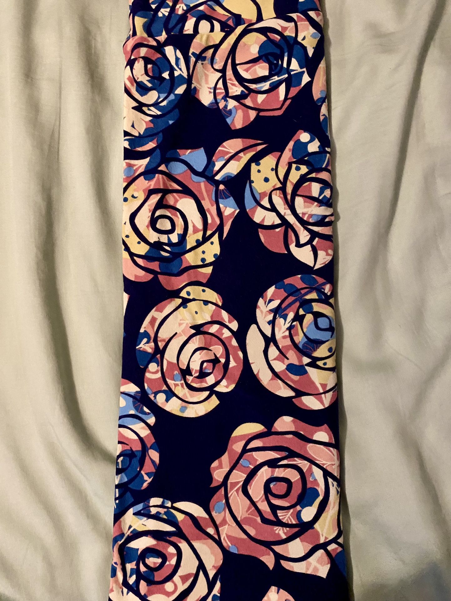 Disney Belle Roses Lularoe Leggings TC