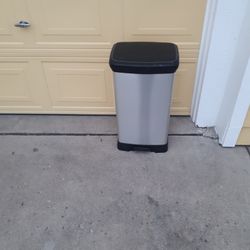 Trash can