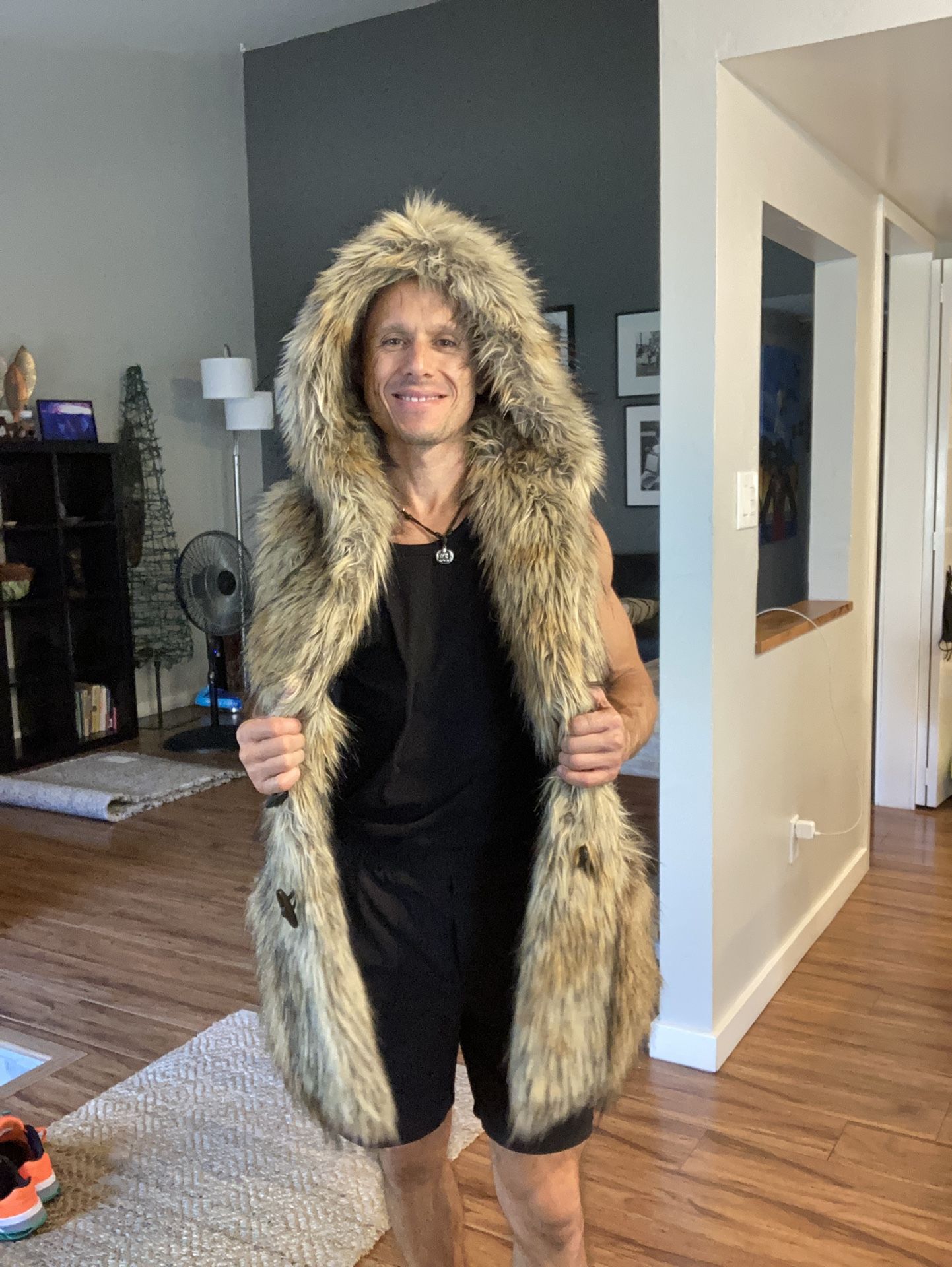 Authentic Spirit Hoods Faux Fur Vest Small (Jackal)