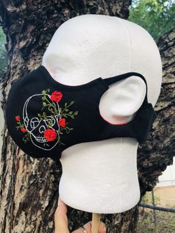Máscaras bordadas a mano !!