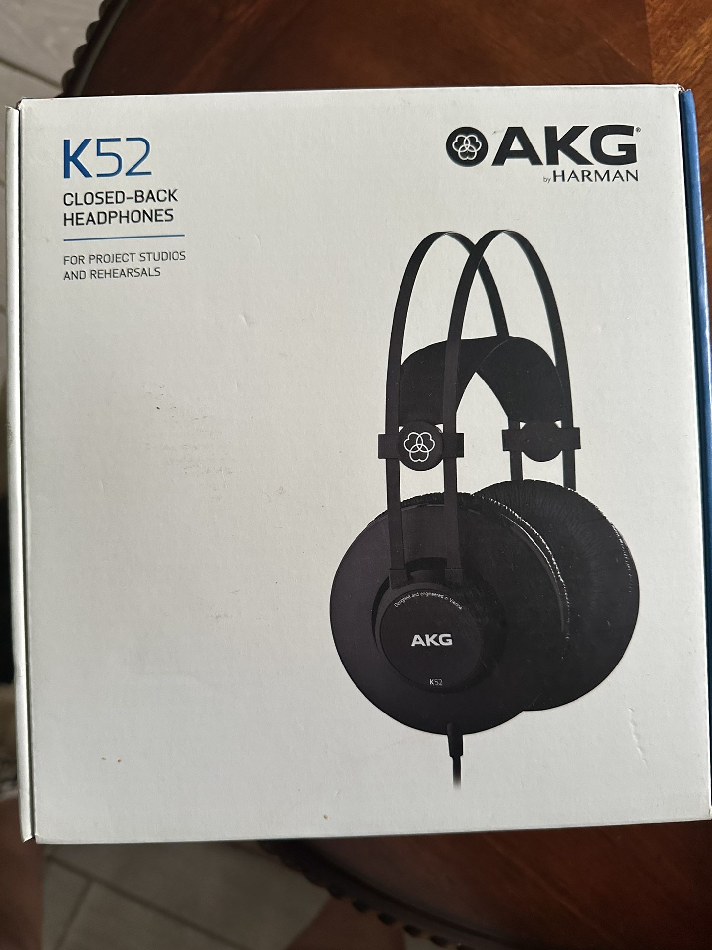 AKG K52 Closed-back headphones
