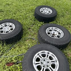 15x8 31x10.50 R15 85% Tread Left