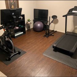 NodicTrack bike With Flatscreen And 2-3lbs Weights