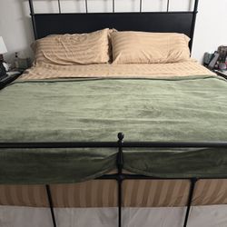 Metal Cal King Bed And Mattress 