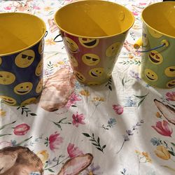 Metal tins for Easter