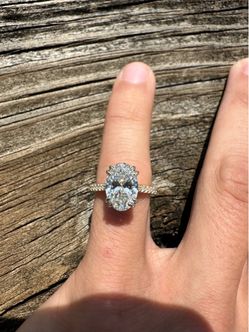 3.08 CT IGI Certified Lab Grown Oval Diamond Engagement Ring - F/VVS2 - 14K Gold