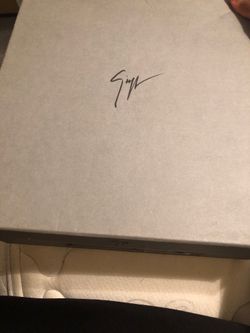 Women’s Giuseppe Sneakers Size 39 NWT