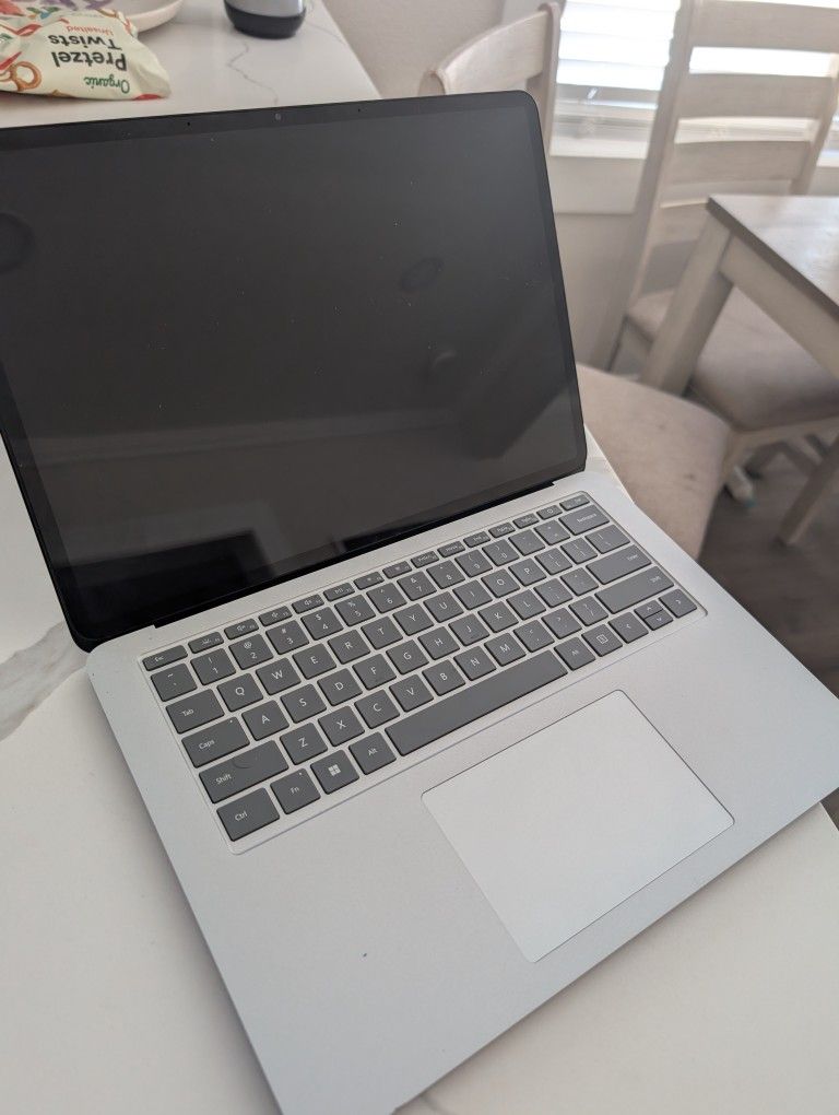 Surface Laptop Studio - 1st Gen *Extremely Good Condition* 16GB Ram, Intel i7 3.30 GHz, 512GB