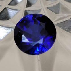 6.95 Ct Loose Cylon Cornflower Blue Sapphire-like Corundum Round Heated Gemstone. This product is a 6.95 carat loose round heated blue sapphire-like c