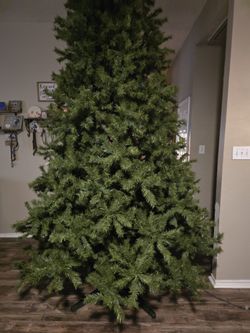 12 Ft Christmas Tree READ INFO 