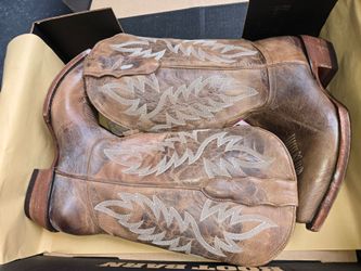 Idlywind cowgirl boots, so 9.5 snip toe,new in box with tags