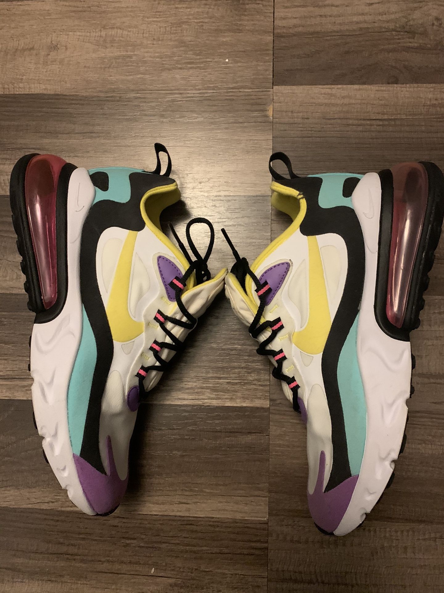 Nike AIR MAX 270 REACT