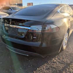 2014 Tesla Model S Just In For Parts 