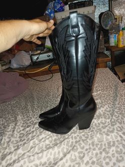 Black cowgirl boots