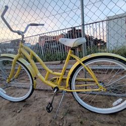 Schwinn 26" Women's Legacy Cruiser 