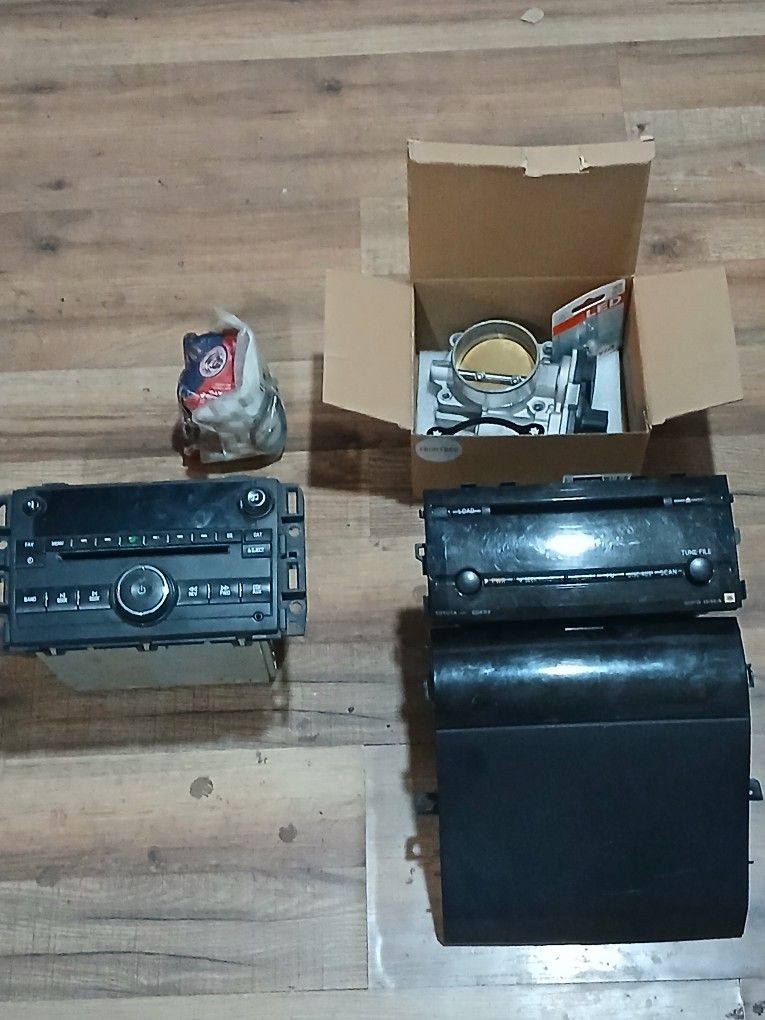 Buick Enclave, Toyota Prius, Toyota Corolla Parts See Pictures