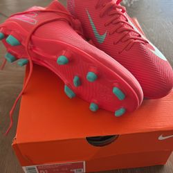 Nike Jr Superfly Size 5.5 Youth