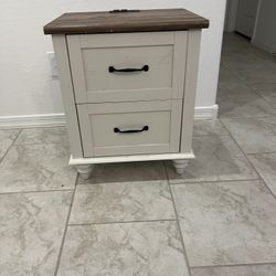 New Wampat End Table Night Stand W/charging Station 