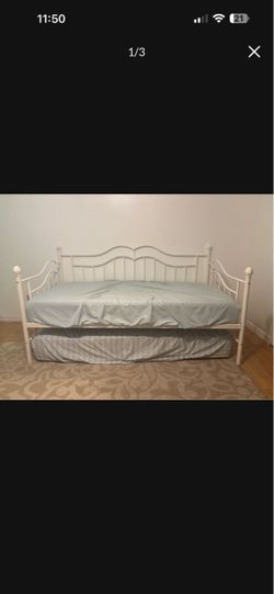 Day bed with trundle