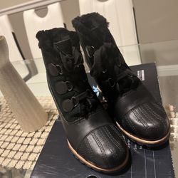 UGG Women's Alasdair Wedge Ankle Booties Size 8 sheepskin 