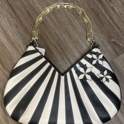 Inge Sport Black & White Bag W/ Plastic Handle