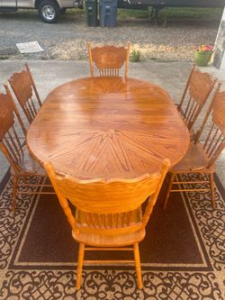 Oak dining table - 6 chairs - 1 big leaf extension