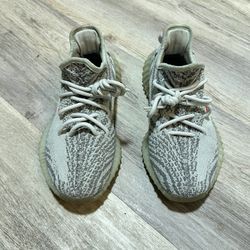 Women Adidas Yeezy Size 7