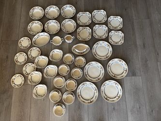 ✨ Elegant Antique Johnson Brothers Eastbourne China Set – 49 Pieces – England  (Old English) - see description for details