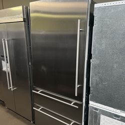 Viking 36”Wide Built In Bottom Freezer Refrigerator 7Series In Stainless Steel