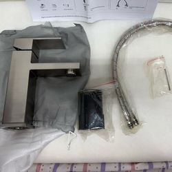 Single Hole Bathroom Lavatory Faucet 