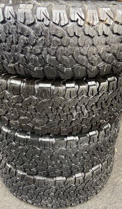 4 Llantas Seminuevas BFGoodrich Ko2 Lt 285/70/17 $800 las 4