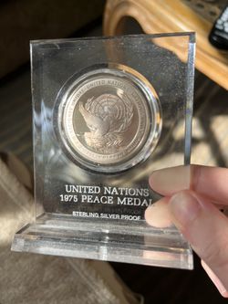 United Nations 1975 Peace Medal