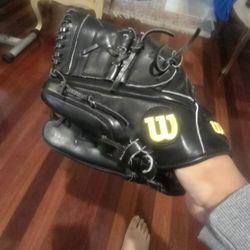 Like New Black Wilson A2000