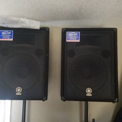 Two speakers Yamaha 15"