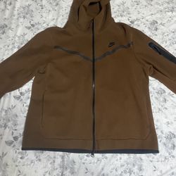 Brown Nike Tech Size XL