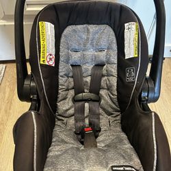 Graco. SnugRide Snuglock 30 Infant Car Seat With Click Connect Technology. Car seat