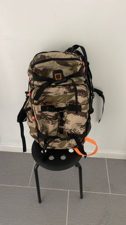 BURTON SNOWBOARDING BACKPACK DRONE DSLR CAMERA VLOG SNOW AK TRAVEL LUGGAGE RARE FORUM RIDE LIB TECH JORDANS CARTEL CAMO LIMITED EDITION 